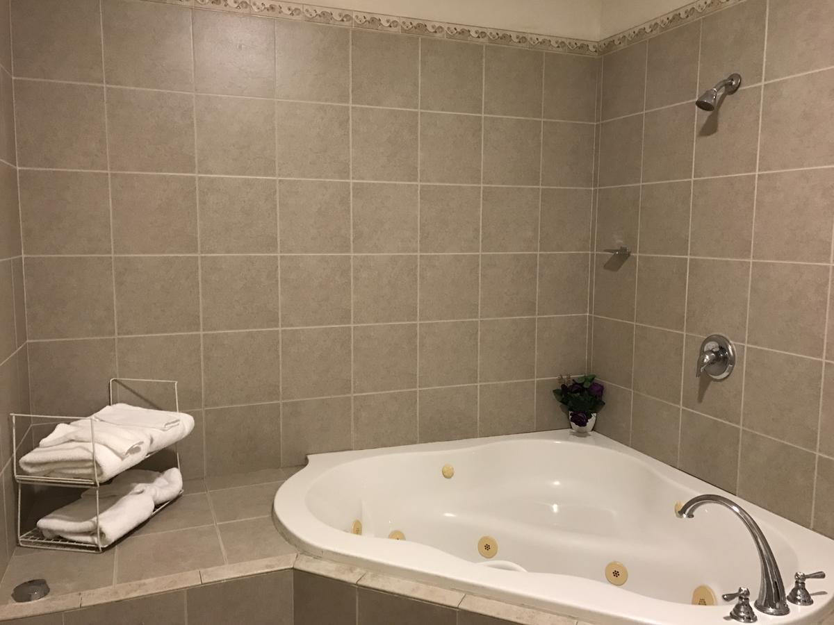 Waterbury Big Apple Motel Екстер'єр фото