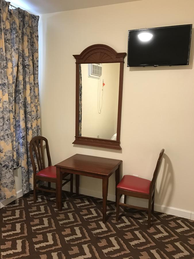 Waterbury Big Apple Motel Екстер'єр фото