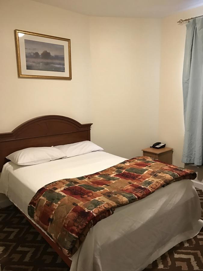 Waterbury Big Apple Motel Екстер'єр фото