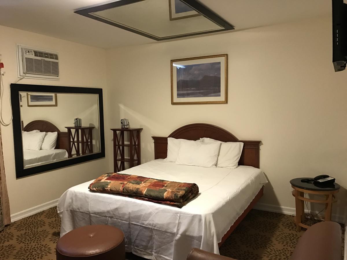 Waterbury Big Apple Motel Екстер'єр фото