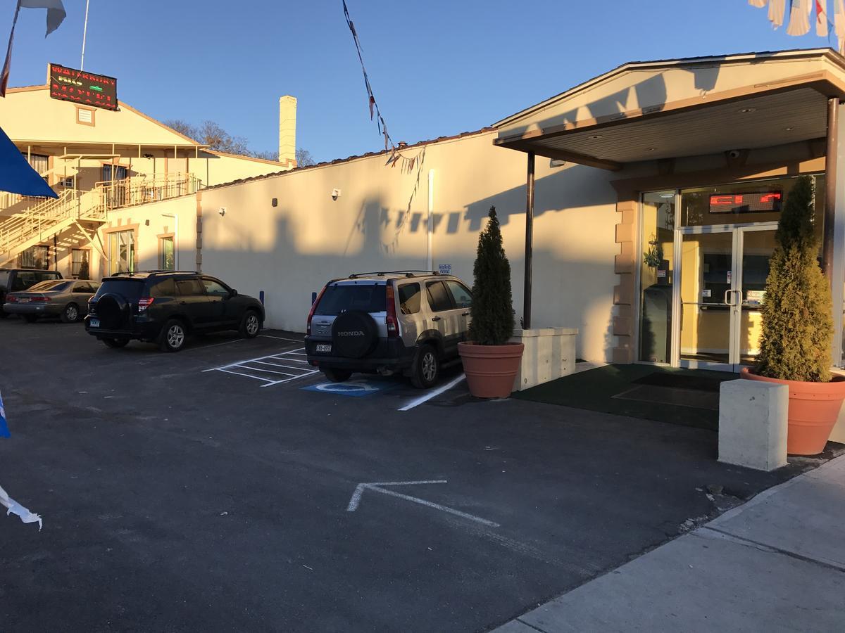 Waterbury Big Apple Motel Екстер'єр фото